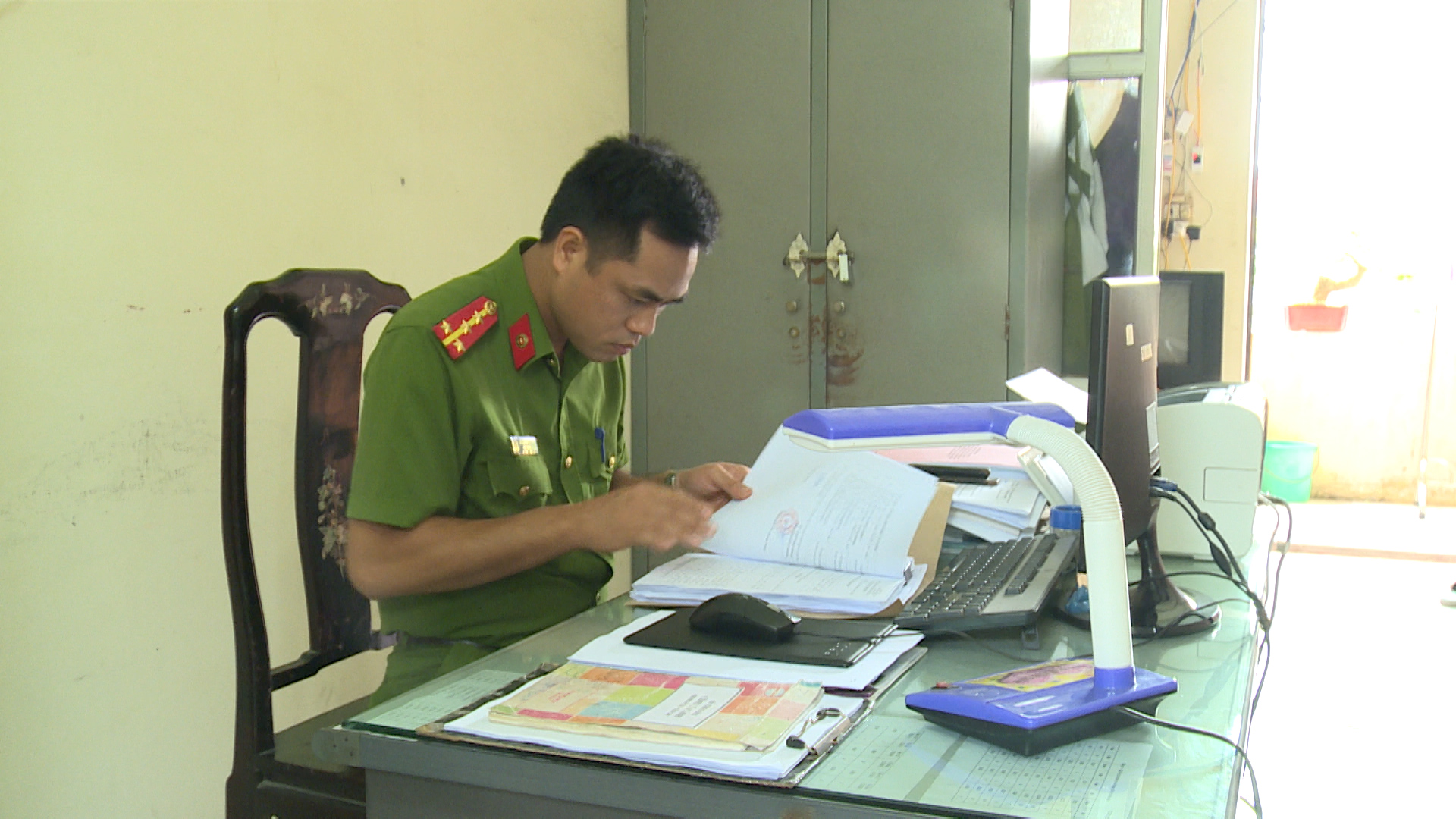 lực lượng công an làm việc ngày tết