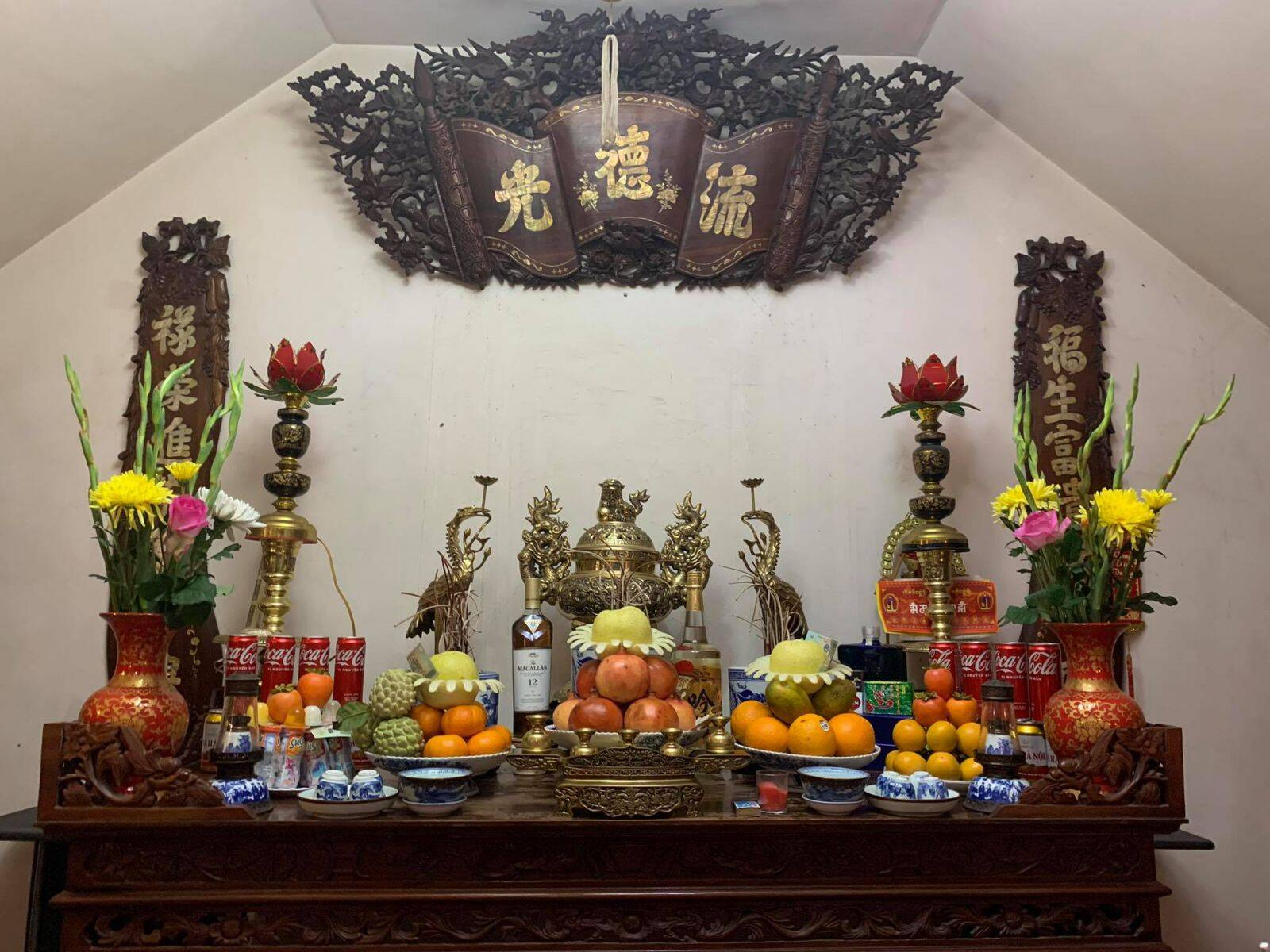 Cách Thắp Hương Đúng Cách Giúp Gia Tăng Vận May Tài Lộc 3 cách cắm hương trên bàn thờ