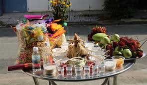 Nghi lễ cúng rằm tháng 7 ngoài trời