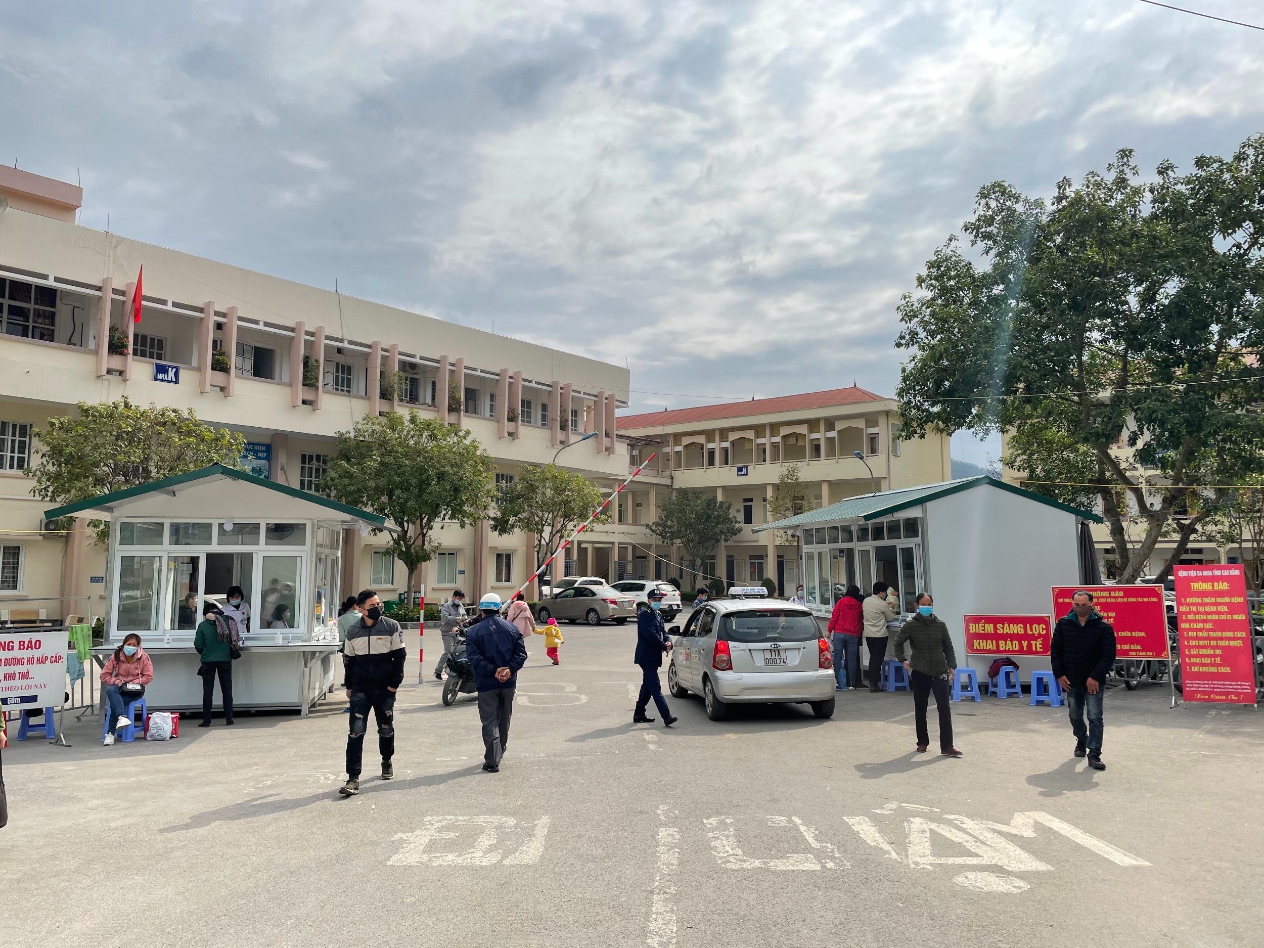 Chuẩn bị đi khám bệnh mùng 1 tết