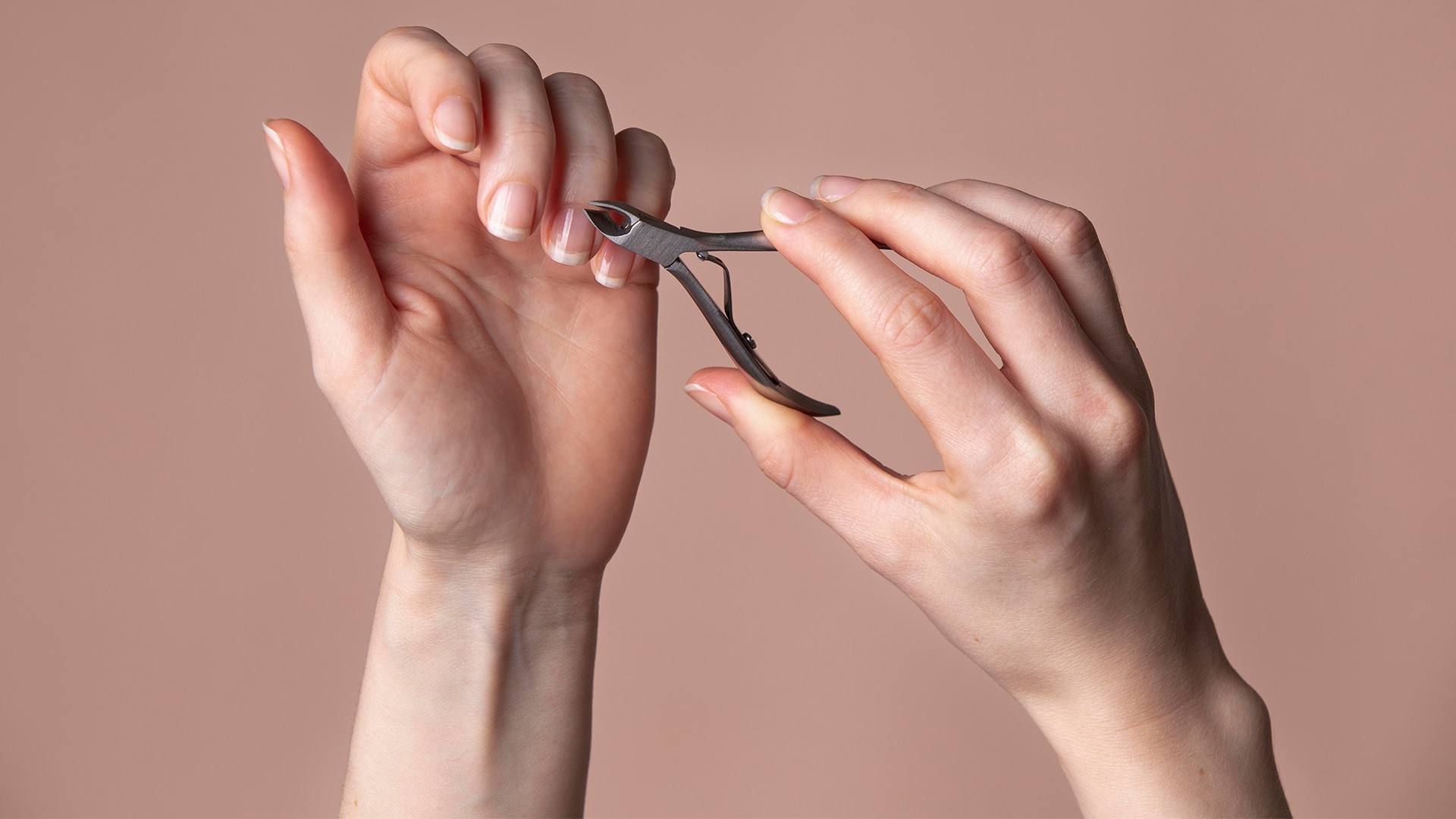 dụng cụ cắt móng tay ngày tết