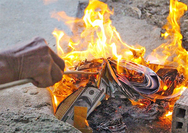 Văn Khấn Hóa Vàng 2026 Và Hướng Dẫn Cúng Chuẩn Nhất 2 Mâm cúng hóa vàng đầy đủ