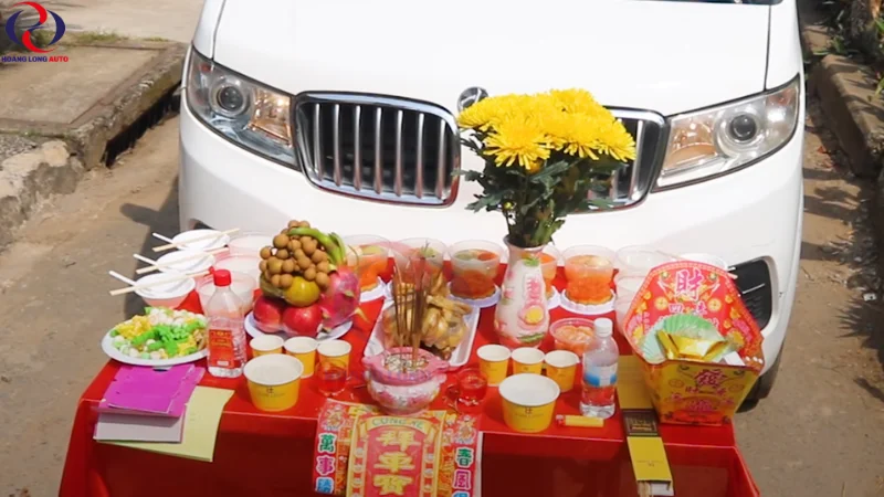 Văn Khấn Cúng Xe Mới 2026 Bài Cúng Chuẩn Rước Tài Lộc 2 lễ vật cúng xe tải mới