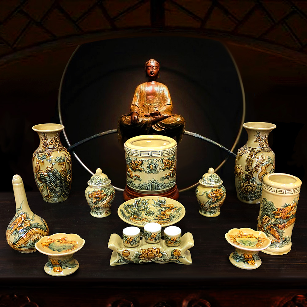 Bát hương trên ban thần tài gồm có những gì