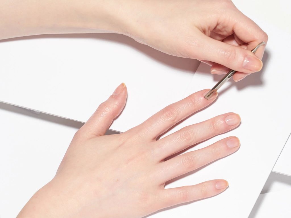 mung 1 cat mong tay duoc khong nhung luu y khi cat mong tay 1