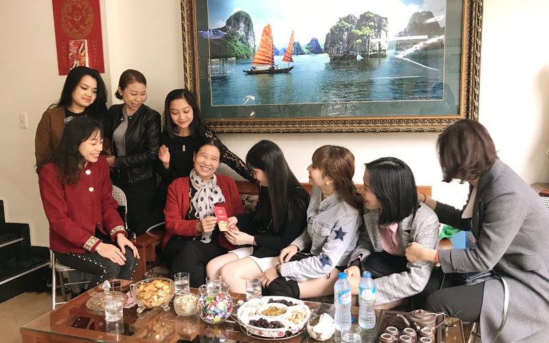 Đi chúc tết thầy cô giáo mùng 3