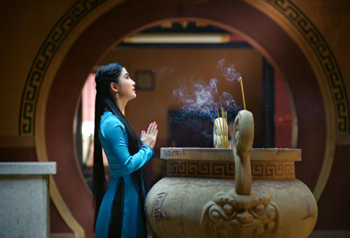 hướng dẫn mùng 1 tết đọc kinh gì tại gia