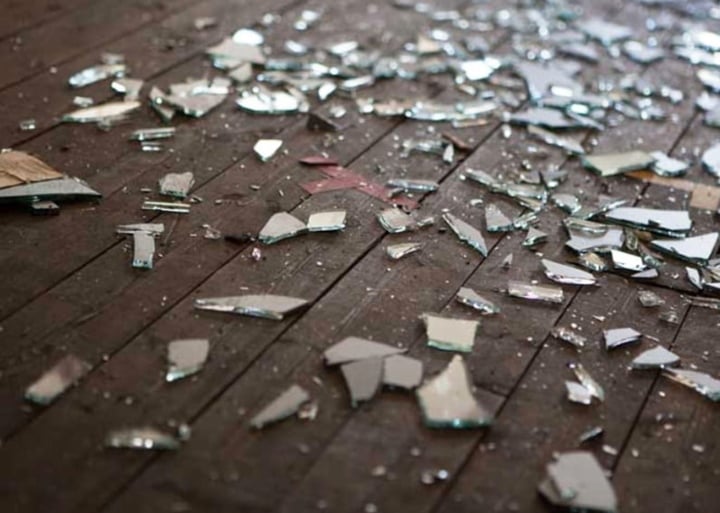 Mùng 2 tết lỡ làm vỡ gương