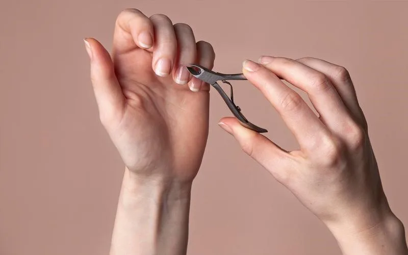 Thời điểm thích hợp để cắt móng tay sau Tết