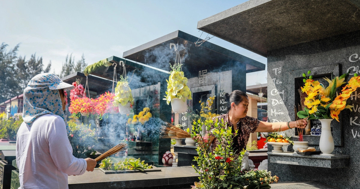 Văn Khấn Tạ Mộ Cuối Năm 2026 Chuẩn Nhất (Kèm Hướng Dẫn) 5 Lưu ý khi đọc văn khấn tạ mộ