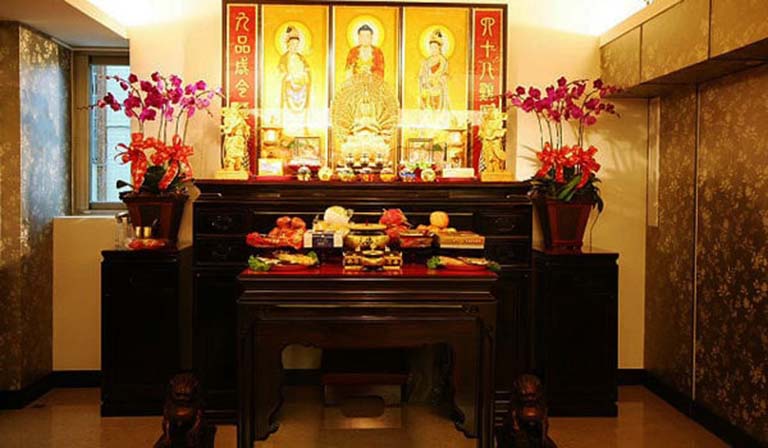 có nên treo ảnh phật trên bàn thờ gia tiên
