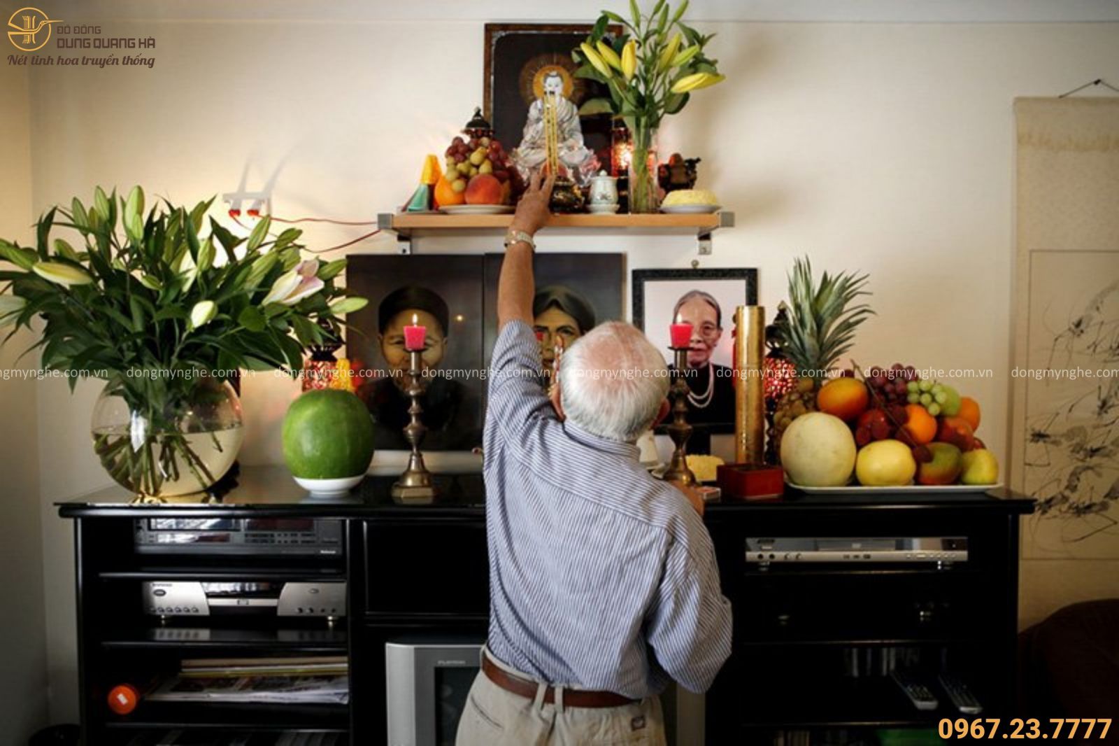 có nên treo ảnh phật trên bàn thờ gia tiên