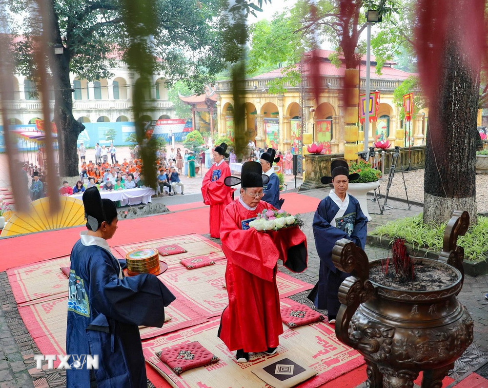 Văn Khấn Gia Tiên Mùng 1 Tết 2026 (Giáp Ngọ) Chuẩn & Đầy Đủ Nhất 5 Mâm cúng gia tiên ngày mùng 1 tết trang trọng