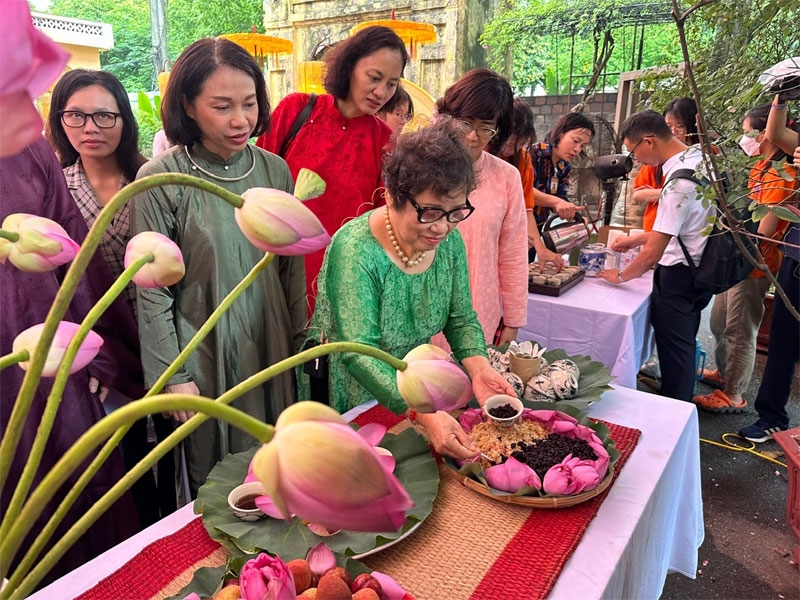 Văn Khấn Gia Tiên Mùng 1 Tết 2026 (Giáp Ngọ) Chuẩn & Đầy Đủ Nhất 4 Nghi thức đọc văn khấn gia tiên mùng 1 tết