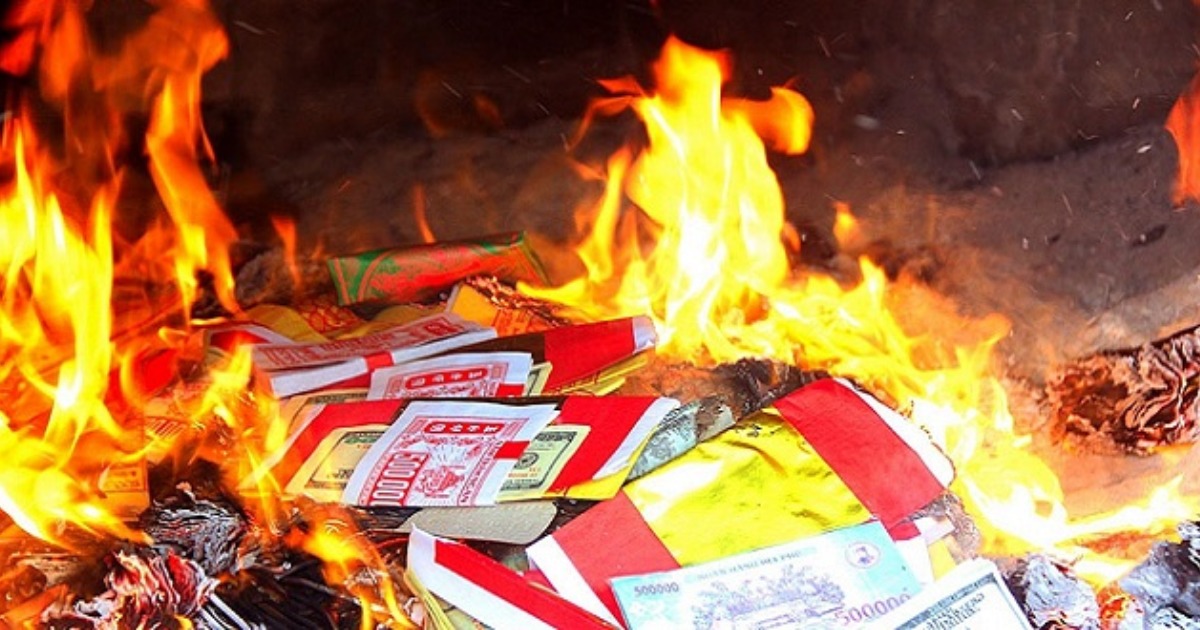 Văn khấn hóa vàng hết Tết ngoài trời