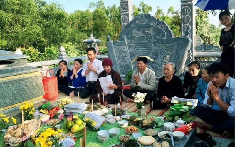 Văn Khấn Tạ Mộ Cuối Năm 2026 Chuẩn Nhất (Kèm Hướng Dẫn) 3 Bày biện mâm lễ cúng theo văn khấn tạ mộ