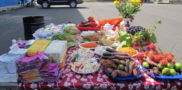 van khan ram thang 7 trong nha 5473