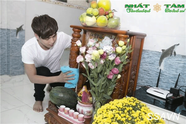 Cách bao sái bàn thờ Thần Tài Ông Địa cuối năm